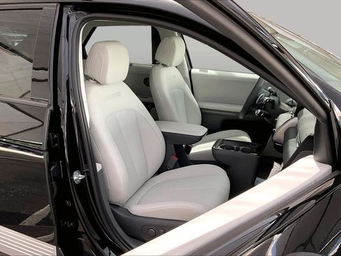 Certified 2025 Hyundai Ioniq 5 Limited AWD/4WD image 8