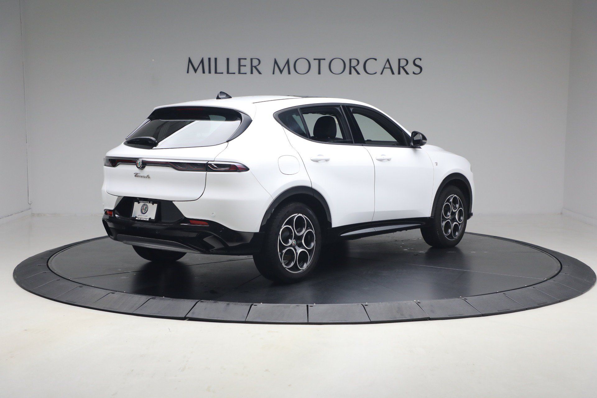 Used 2024 Alfa Romeo Tonale Ti w/ Premium Interior Package AWD/4WD image 6