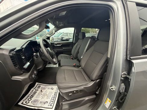 Used 2024 Chevrolet Silverado 1500 LT AWD/4WD image 9