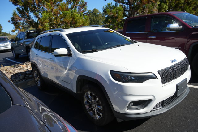 Used 2019 Jeep Cherokee Latitude Plus w/ Cold Weather Group AWD/4WD image 3