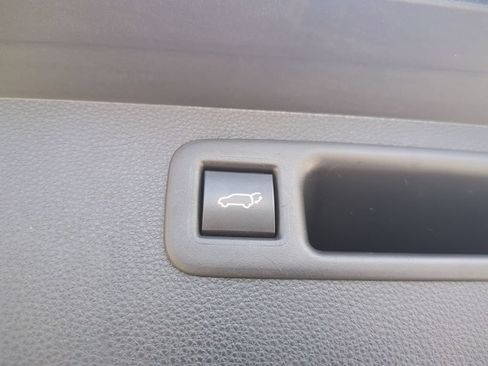 Used 2021 Toyota Highlander XSE FWD image 15
