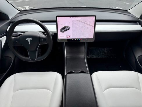 Used 2020 Tesla Model 3 Standard Range Plus image 9