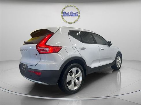 Used 2022 Volvo XC40 T5 Momentum AWD/4WD image 5