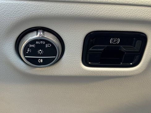 Certified 2023 Mercedes-Benz EQE 500 4MATIC Sedan image 31