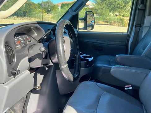 Used 2006 Ford E-350 and Econoline 350 Super Duty image 7