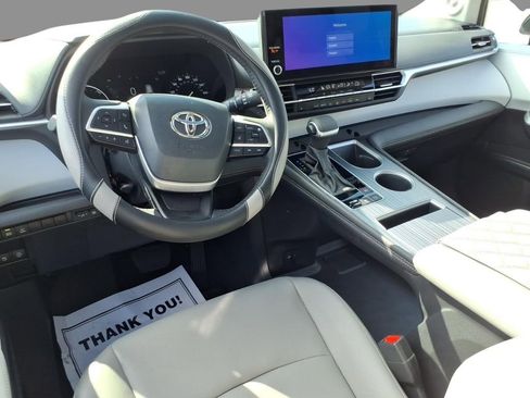 Used 2026 Toyota Sienna XLE AWD/4WD image 6