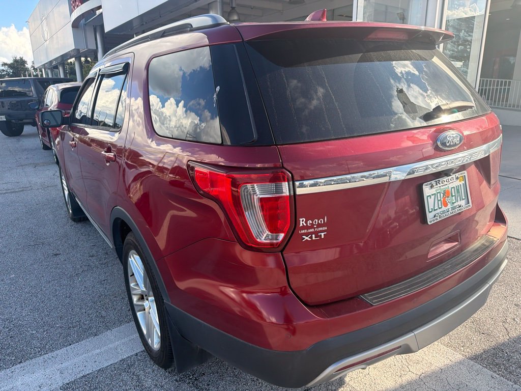 Used 2017 Ford Explorer XLT w/ Equipment Group 201A FWD image 11
