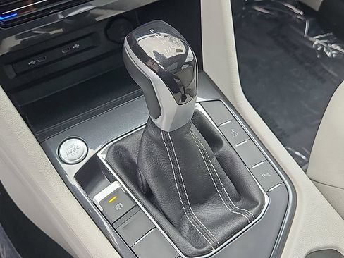 Used 2023 Volkswagen Tiguan SE R-Line AWD/4WD image 27