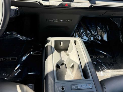 Used 2024 Kia EV9 Light Long Range RWD image 19