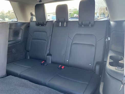 Used 2024 Nissan Pathfinder Platinum w/ Cargo Package image 29