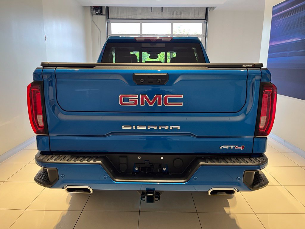 Used 2024 GMC Sierra 1500 AT4 w/ Technology Package AWD/4WD image 9