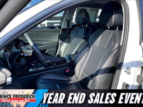 Used 2025 Hyundai Elantra Limited image 23