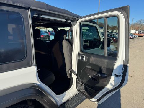 Used 2018 Jeep Wrangler Unlimited Sport S AWD/4WD image 10