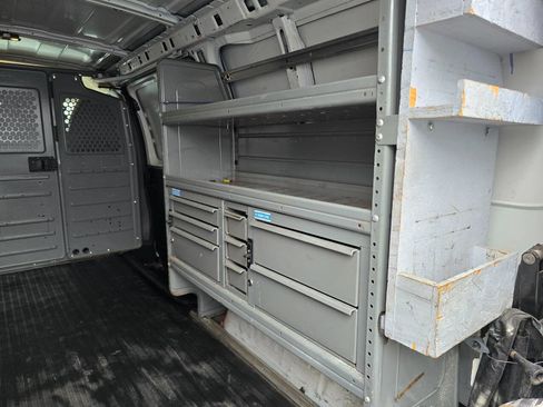 Used 2015 Chevrolet Express 2500 RWD image 18