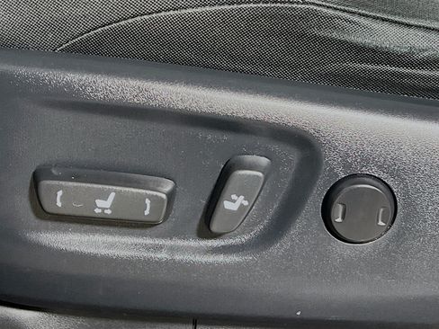 Used 2020 Toyota 4Runner SR5 AWD/4WD image 16