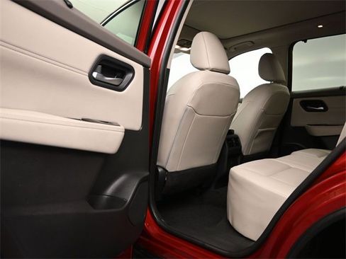 Used 2023 Nissan Rogue SV w/ SV Premium B Package image 15