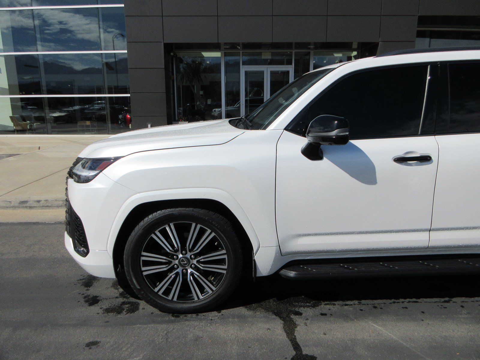 Used 2023 Lexus LX 600 4WD w/ Appearance Package image 2