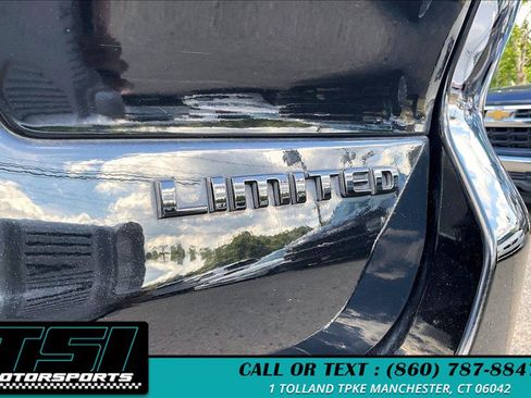 Used 2022 Jeep Grand Cherokee L Limited w/ Black Appearance Package AWD/4WD image 8
