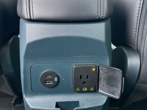 Used 2023 Ford Maverick Lariat w/ Black Appearance Package FWD image 16
