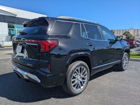 New 2026 GMC Terrain Denali w/ LPO, Black Badging Package AWD/4WD image 4
