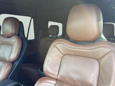 Used 2023 Lincoln Navigator Reserve AWD/4WD image 9