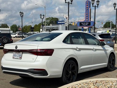 Used 2026 Volkswagen Jetta SE FWD image 5