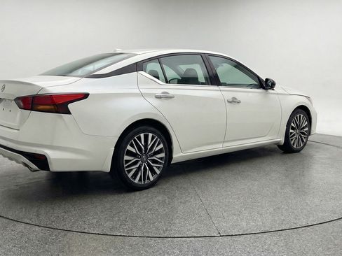 Used 2025 Nissan Altima 2.5 SV image 9