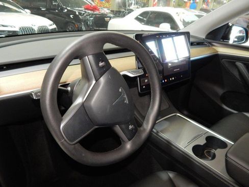 Used 2023 Tesla Model Y AWD image 16