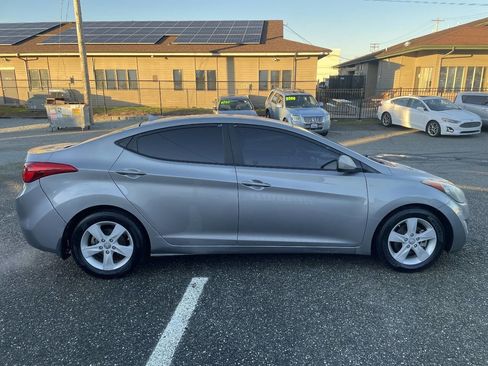 Used 2013 Hyundai Elantra GLS w/ Preferred Pkg image 3