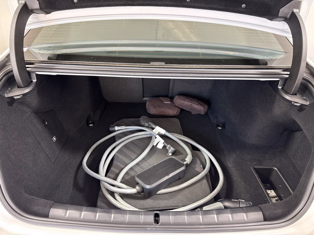 Certified 2024 BMW i7 eDrive50 w/ M Sport Package RWD image 32
