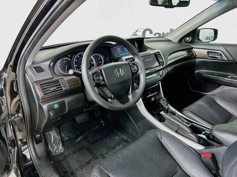 Used 2017 Honda Accord EX-L image 10