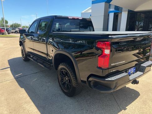 Used 2023 Chevrolet Silverado 1500 ZR2 w/ Technology Package image 10