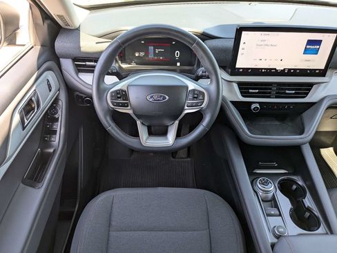 Used 2025 Ford Explorer Active RWD image 16