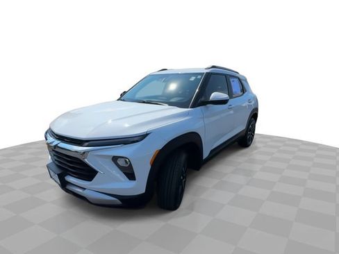 Certified 2026 Chevrolet TrailBlazer LT w/ LT Cold Weather Package AWD/4WD image 4