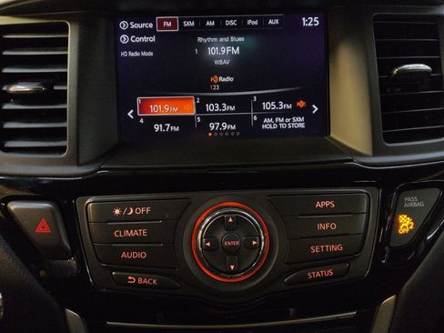 Used 2020 Nissan Pathfinder S FWD image 25