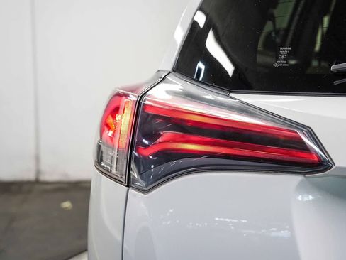 Used 2017 Toyota RAV4 XLE w/ Carpet Mat Package FWD image 11