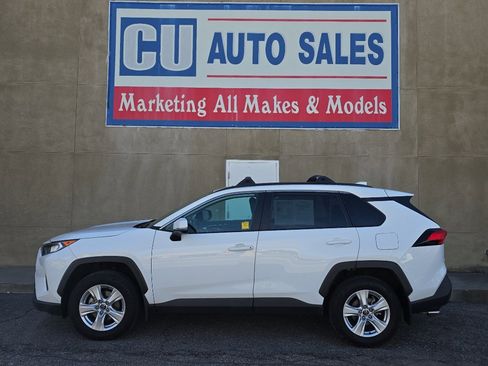 Used 2020 Toyota RAV4 XLE image 4
