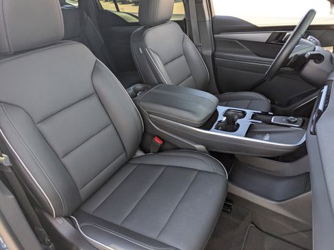 Certified 2025 Buick Enclave Preferred image 11