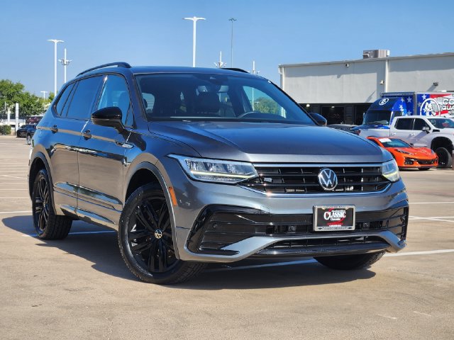 Used 2022 Volkswagen Tiguan SE R-Line FWD image 2