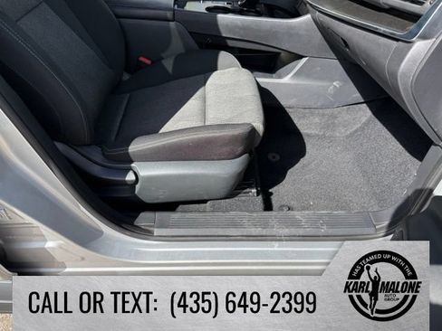 Used 2025 Nissan Rogue SV FWD image 37