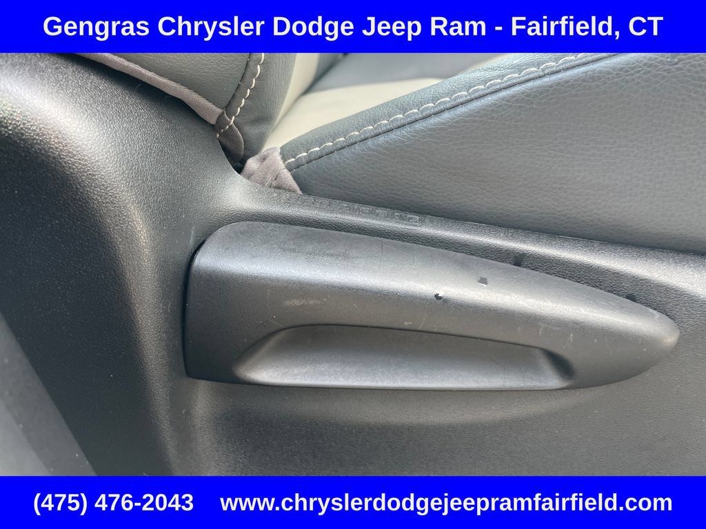 Used 2015 Toyota RAV4 Limited AWD/4WD image 21