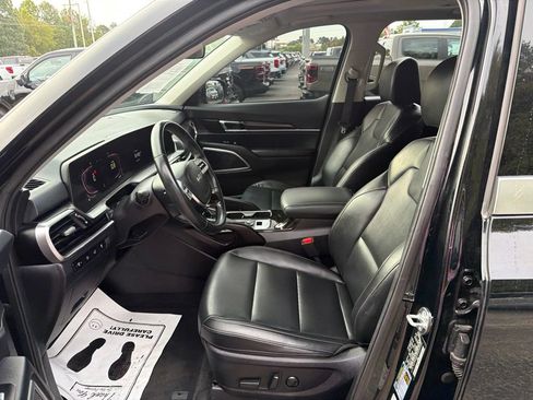 Used 2025 Kia Telluride S FWD image 16