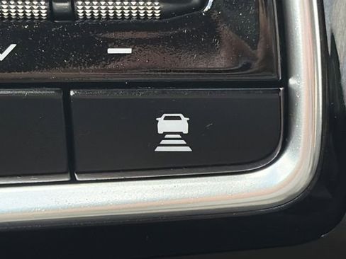 Used 2025 Kia Carnival FWD image 44
