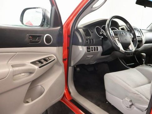 Used 2015 Toyota Tacoma PreRunner image 8