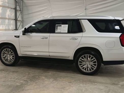 Used 2022 GMC Yukon SLT w/ SLT Premium Package image 6