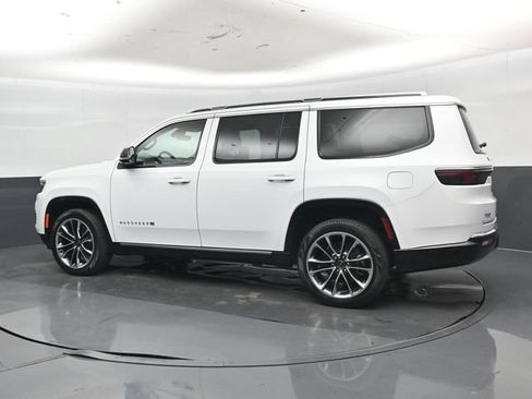 Used 2025 Jeep Wagoneer Series III w/ Premium Group I AWD/4WD image 38