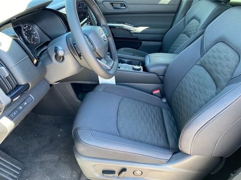 New 2026 Nissan Pathfinder SV w/ SV Premium Package AWD/4WD image 10