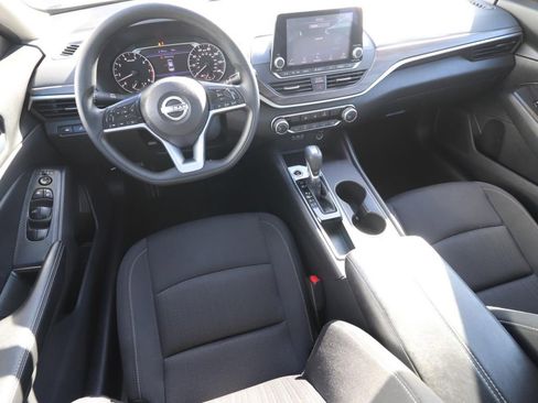 Used 2025 Nissan Altima 2.5 SV image 6