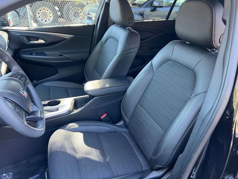 Used 2025 Buick Envista Preferred image 30