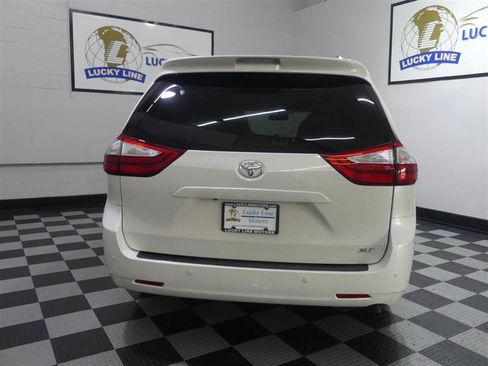 Used 2016 Toyota Sienna XLE w/ XLE Navigation Package FWD image 8